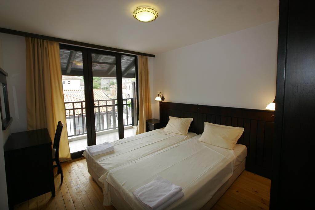 Guest House Bukor Shtepi Mandrica Exterior photo
