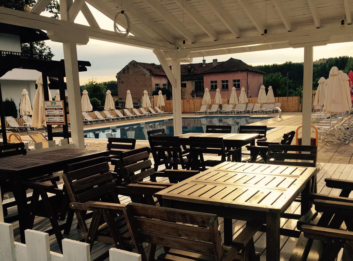 Guest House Bukor Shtepi Mandrica Exterior photo