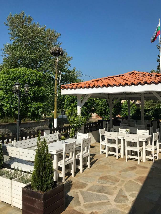 Guest House Bukor Shtepi Mandrica Exterior photo