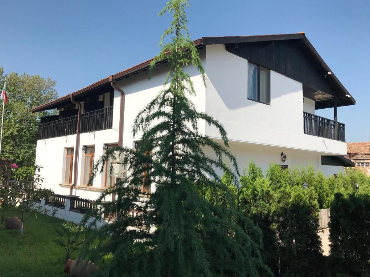 Guest House Bukor Shtepi Mandrica Exterior photo