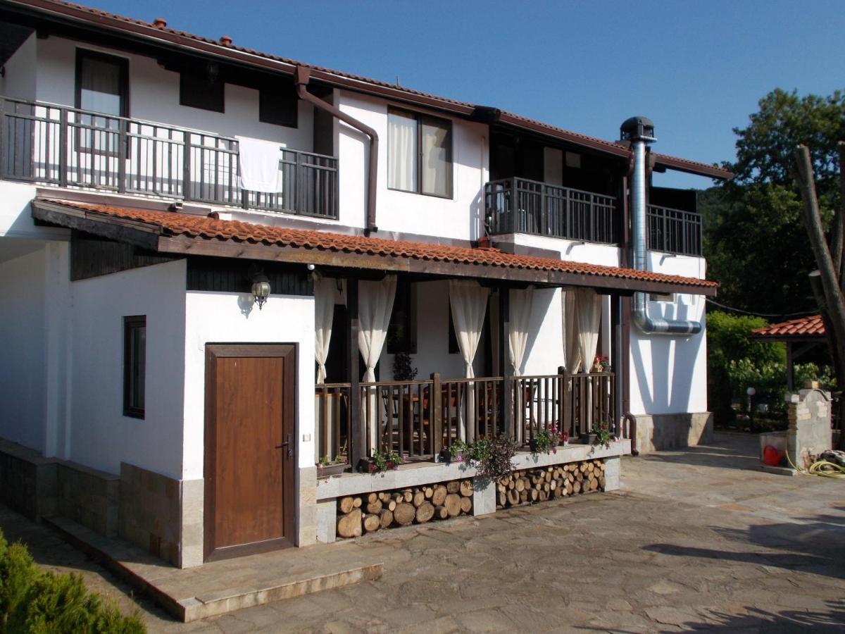 Guest House Bukor Shtepi Mandrica Exterior photo