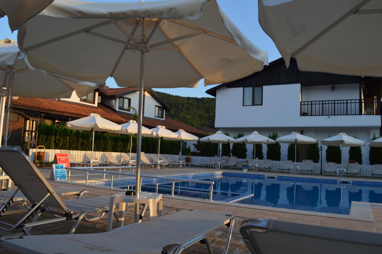 Guest House Bukor Shtepi Mandrica Exterior photo