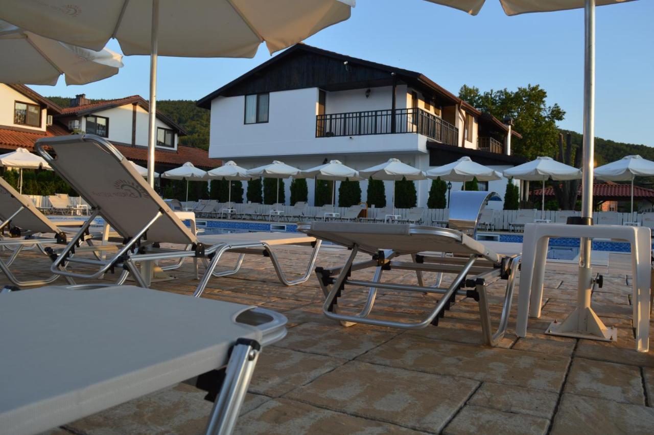 Guest House Bukor Shtepi Mandrica Exterior photo
